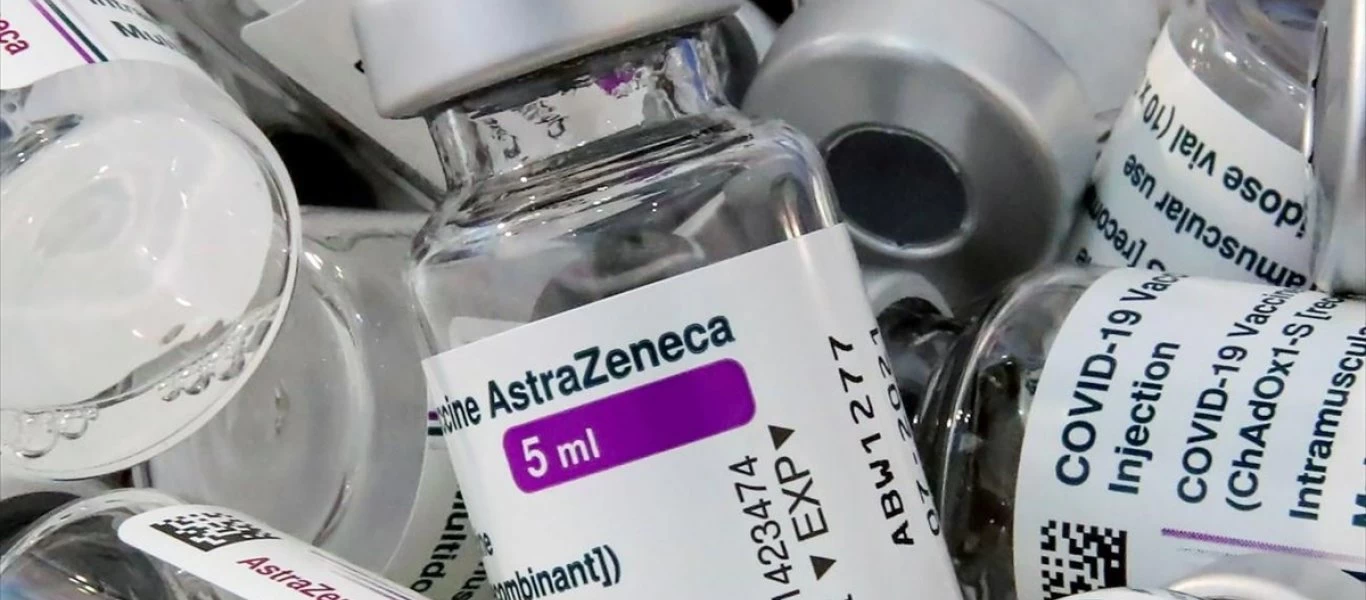 Αποκαλυπτικός καθηγητής της Επιτροπής Εμβολιασμών: «Και τα άλλα εμβόλια δεν είναι πιο αθώα από το AstraZeneca»